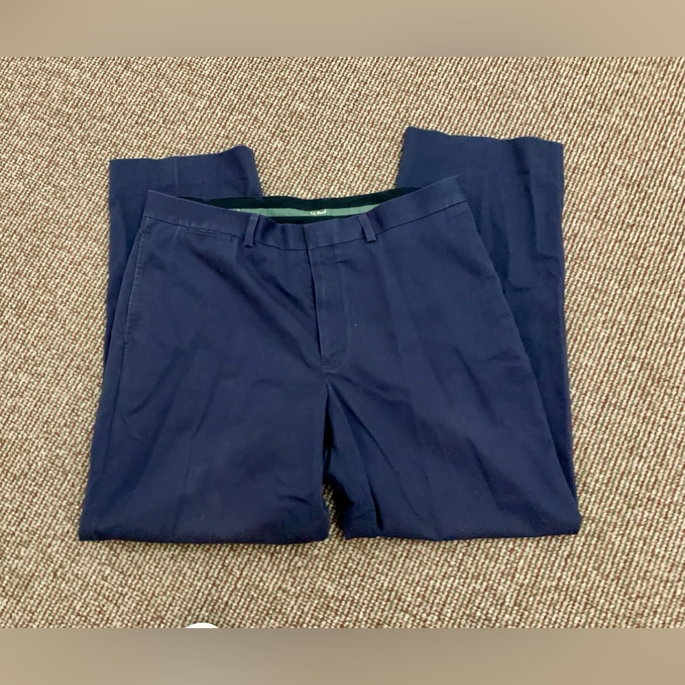 Men's 37 x 30 L. L. Bean 100% Cotton Classic Fit Flat Front Navy Chino Pants